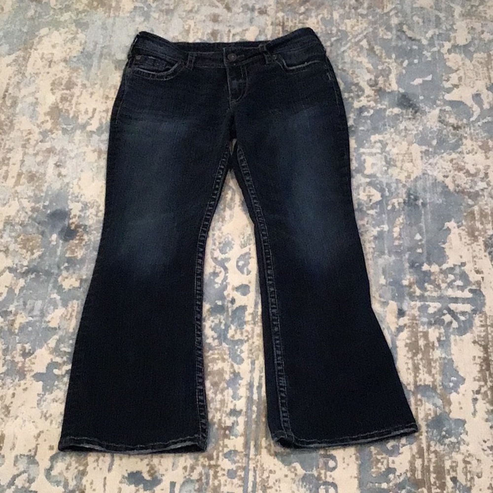 Ladies/junior Silver jeans bootcut.
